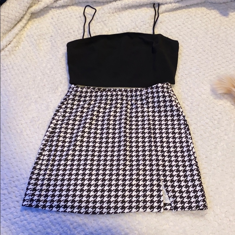 Crop top/skirt outfit